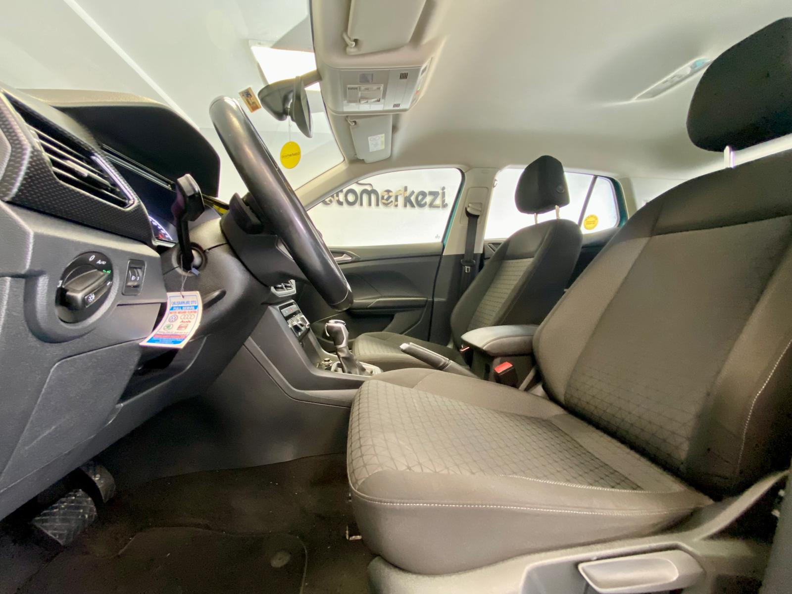 VOLKSWAGEN T-CROSS 10